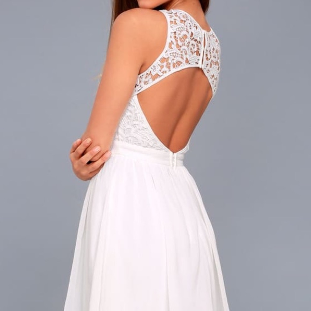 NWT LULUS WHITE LACE BACKLESS SKATER DRESS